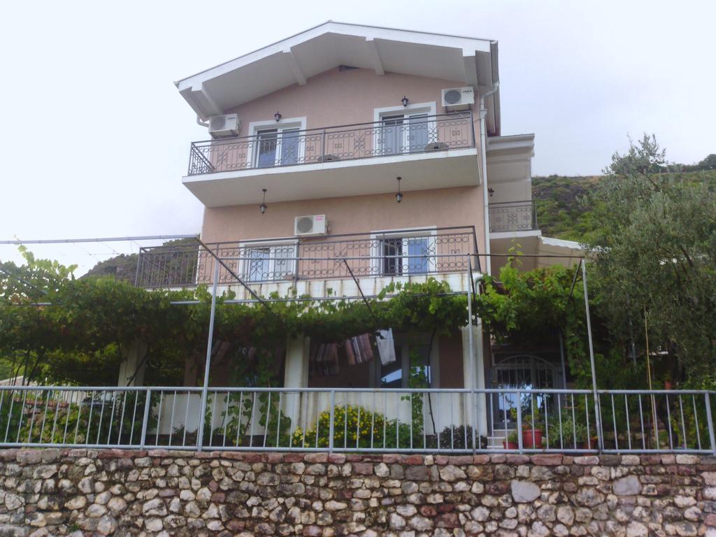 Apartments Mitrovic Podlicak Sveti Stefan Luaran gambar